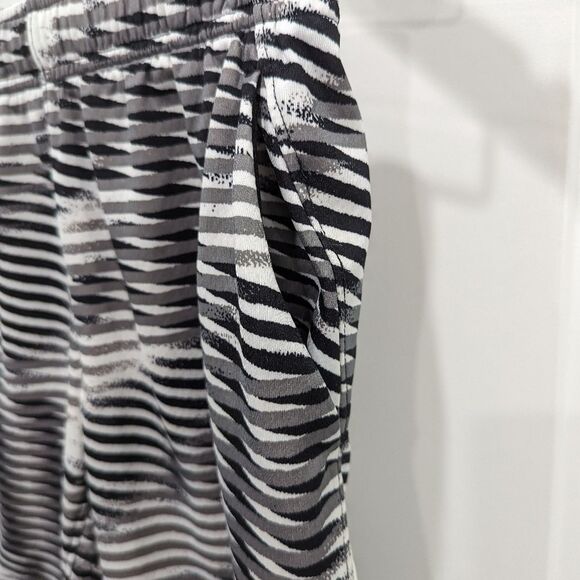 Nike White Black Gray Striped Lines Graphic Basketball Mesh Sporty Shorts Sm 8 - Picture 5 of 8